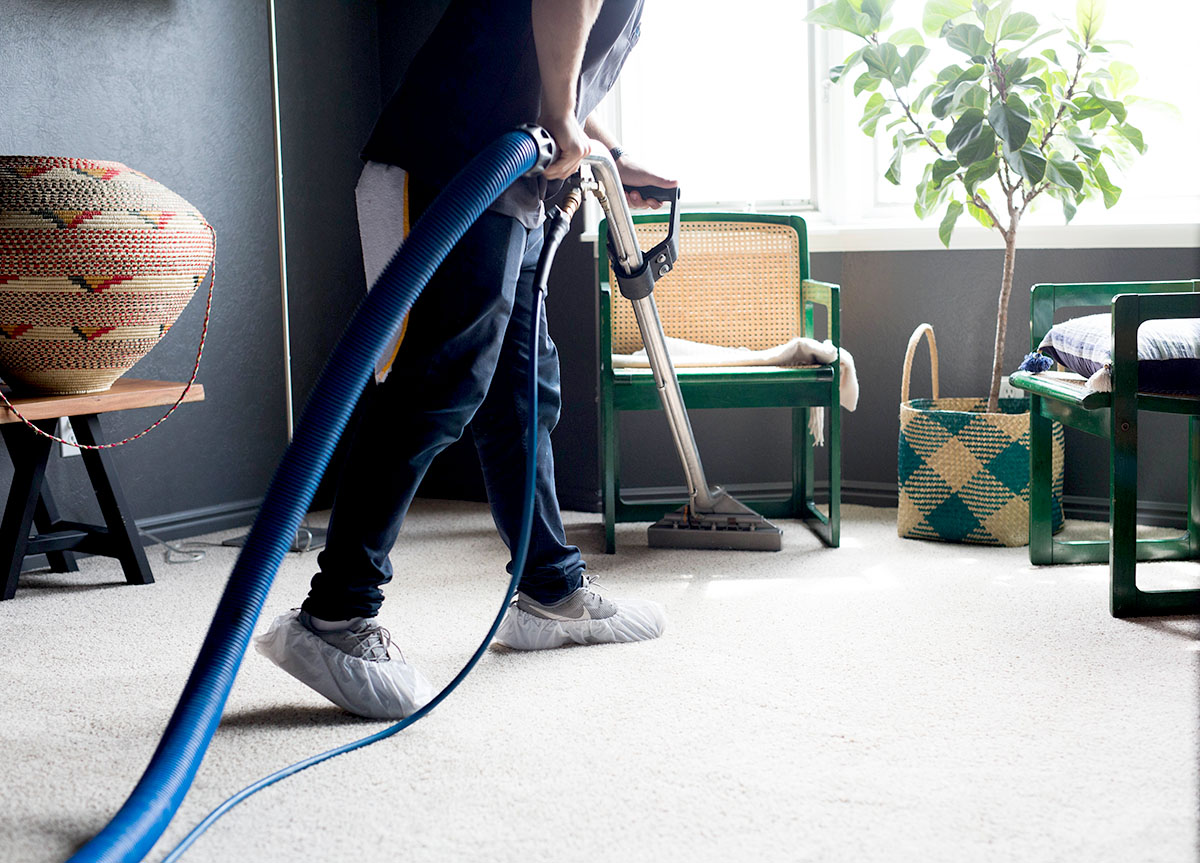 A Zerorez Calgary professional cleans living room carpet thoroughly with the best technology.